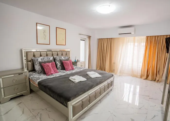 Quiet Marble Apt With Free Parking Spot Old Town