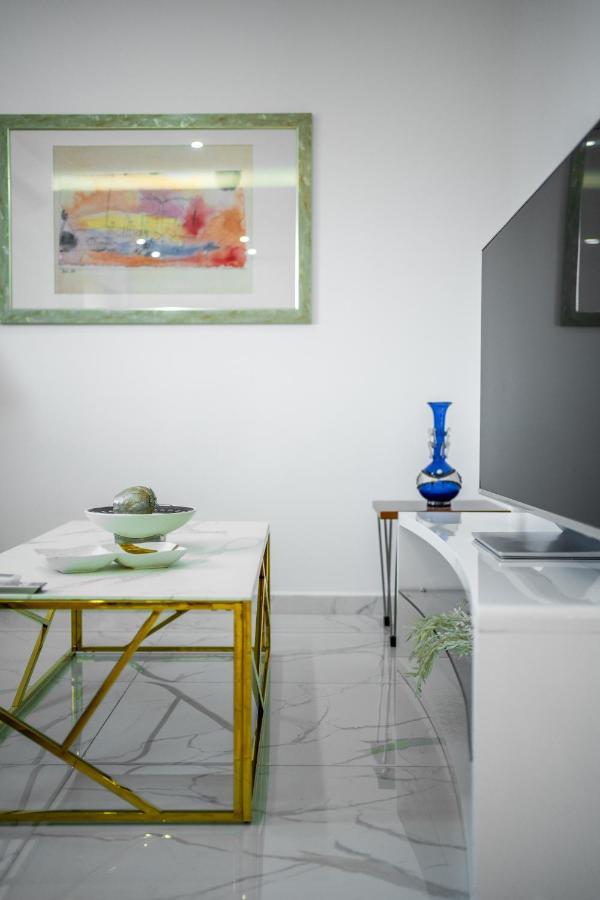 Quiet Marble With Free Parking Spot Old Town Apartament Bucureşti